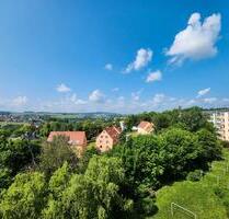 Ein Platz unter der Sonne! Modern sanierte Familienwohnung mit Balkon + TOP-Ausblick zum Sofortbezug - Reichenbach im Vogtland