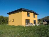 Foto - Haushälfte mit Garten und Terrasse