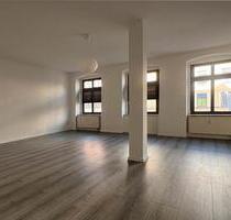 Großes Wohnzimmer mit dekorativer Säule... - Chemnitz Hilbersdorf