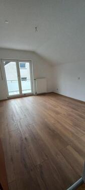 Foto - Renovierte 3 Zimmer Wohnung mit Balkon, Einbauküche u. Stellplatz