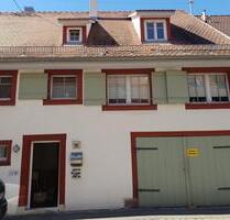 Ohne Provision Haus mit Anliegerwohnung Garten, Veranda 2 Garagen - Geisingen