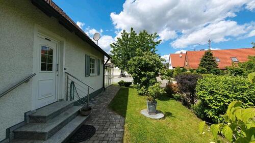 Foto - Einfamilienhaus mit Garten und Pool