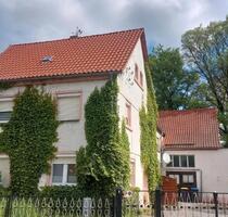Zwei-Familien Haus mit Scheune und viel Platz zu verkaufen - Ebersbach