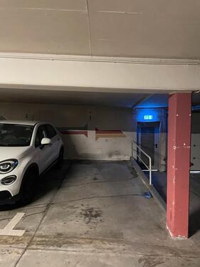 Foto - Tiefgaragenstellplatz - 80,00 EUR Miete,