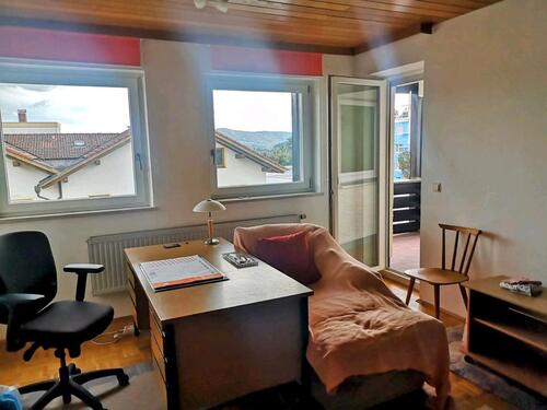 Foto - Geräumige 1-Zimmer-Wohnung mit Balkon, Einbauküche und Garage
