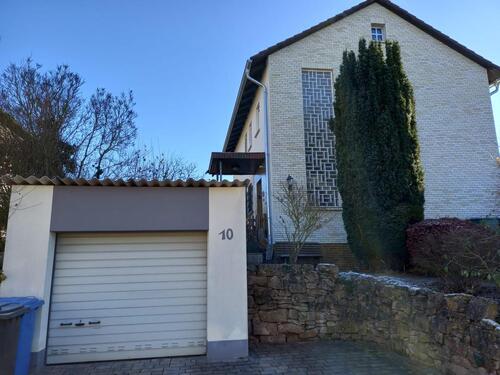 Foto - Einfamilienhaus mit GartenGarageStellflächeBalkonTerasse