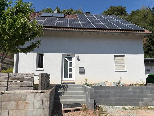 Foto - Freistehendes Einfamilenhaus mit PV + Speicher + Klima, Garage