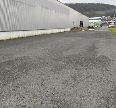 Foto - Parkplatz, Stellplatz, Wohnmobil, Wohnwagen, Motorboot, Anhänger