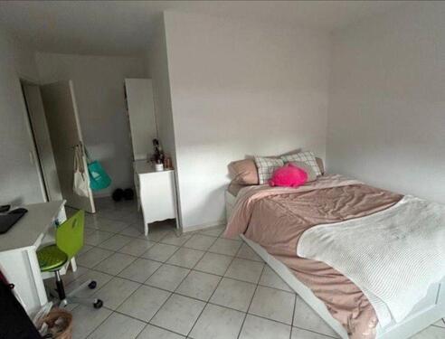 Foto - 1 Zimmer in WG (langfristig) - 410,00&nbsp;EUR Kaltmiete, ca.&nbsp; 210,00&nbsp;m&sup2;