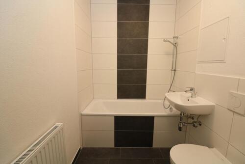 Foto - Das Abenteuer beginnt...neu sanierte 3-RW mit wanne & Balkon!!!