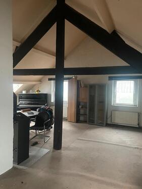 Foto - Dachgeschosswohnung 120qm - 1.000,00 EUR Kaltmiete, ca.  120,00 m²