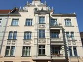 Foto - Stuckaltbauwohnung - Toller Schnitt - Lärchendielen - Flügeltüren - Marmorbad