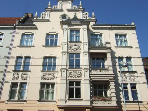 Foto - Stuckaltbauwohnung - Toller Schnitt - Lärchendielen - Flügeltüren - Marmorbad