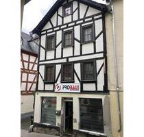 Mehrfamilienhaus mit Gewerbe – starke Mieteinnahmen (Weilburg)