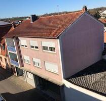 Renditeobjekt, Mehrfamilienhaus mit Gewerbe in Eisenberg - Eisenberg (Pfalz)