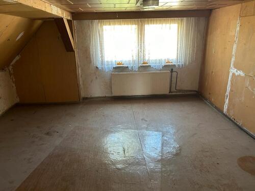 Foto - Haus mit Stallungen und Garten - 90.000,00 EUR Kaufpreis,