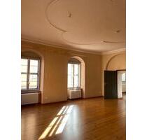 Altbaucharme Erdgeschosswohnung mit Einbauküche und modernisiertem Bad - Mühlberg/Elbe