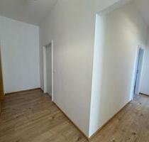 Praxisgeeignetes Gewerbehaus mit guter Erreichbarkeit in Wildenberg