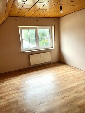Foto - Großzügige Wohnung im 2-Familienhaus mit EBK und Garage