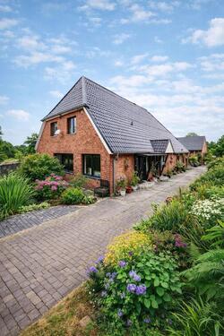 Foto - Zweifamilienhaus mit ein Bungalow und Pool