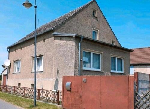 Foto - Haus mit Grundstück, Garagen, Stall und Scheune