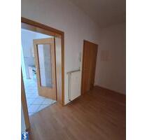 Zimmer Wohnung im EG mit EBK - 300,00&nbsp;EUR Kaltmiete, ca.&nbsp; 55,18&nbsp;m&sup2; in Plauen (PLZ: 08525) Bahnhofsvorstadt