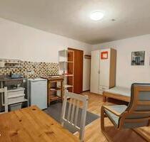 Vermiete Zimmer mit Mini-Küche u. Badbenutzung - Obertraubling