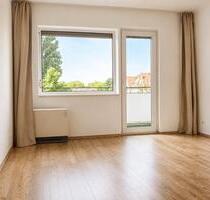 Helle 2-Zimmer-Wohnung mit großer Sonnenloggia, provisionsfrei - Berlin Spandau