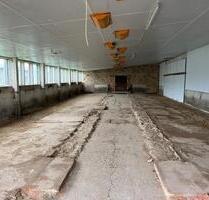 Stellplatz in einer Halle für PKW Oldtimer Motorräder - Rehna