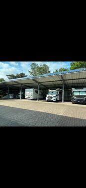 Foto - Stellplatz Wohnmobil Camper überdacht gepflastert umzäunt
