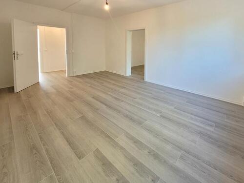 Foto - ** WIR RENOVIEREN ** - 2-Zimmer-Erdgeschosswohnung - der kurze Weg in´s neues Zuhause bei GCP!