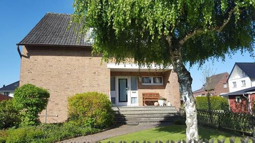 Foto - Renoviertes Einfamilienhaus mit schönem Grundstück, Garage & Pool