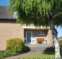 Renoviertes Einfamilienhaus mit schönem Grundstück, Garage & Pool - Hückelhoven