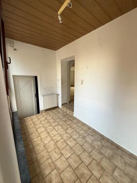 Foto - Helle 2-Zimmer-Wohnung mit großer Diele, separater Küche, Bad&WC