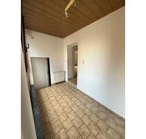 Helle 2-Zimmer-Wohnung mit großer Diele, separater Küche, Bad&WC - Ludwigshafen am Rhein Ludwigshafen-Oggersheim