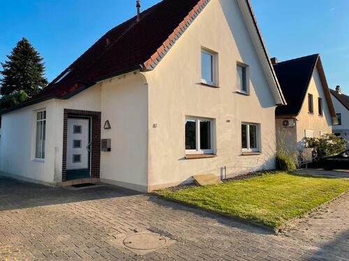 Foto - Freistehendes Einfamilienhaus mit großem Grundstück in Brake