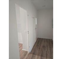 Renovierte 2 -Raumwohnung im Hochparterre + Balkon + Tageslichtbad - Hainichen