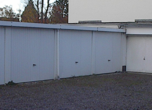 Foto - Große neuwertige Garage, Zentrum - West