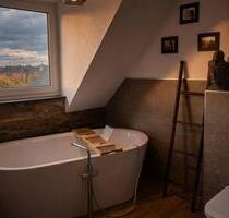 Exklusive DG | 88 m² | 3 Zi. | Bj.2017 | EEK A+ | sofort frei - Neustadt an der Aisch