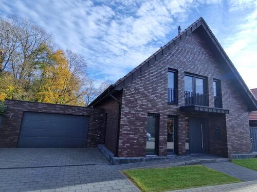 Foto - Freistehendes Einfamilienhaus BJ AUG2019 Grund 565m² mit Garage