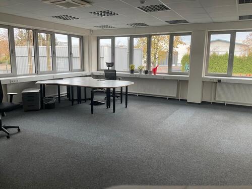 Foto - Büroflächen teilweise möbliert - 850,00&nbsp;EUR Kaltmiete, ca.&nbsp; 800,00&nbsp;m&sup2;