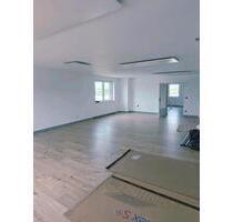 Grosse helle Wohnung - 1.035,00&nbsp;EUR Kaltmiete, ca.&nbsp; 190,00&nbsp;m&sup2; in Wallerfangen (PLZ: 66798)