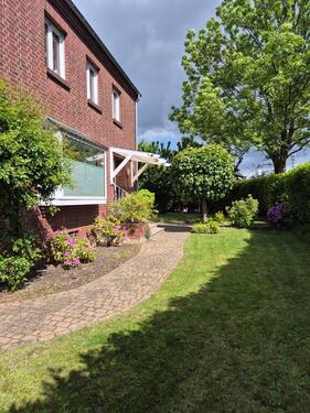 Foto - Freistehendes Familienhaus mit großem umlaufendem Garten