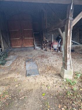 Foto - Überdachter Stellplatz ca. 1,5x5m für kl. Hänger Motorräder usw.