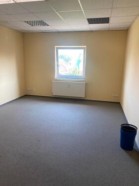 Foto - Große Gewerbefläche - 1.350,00 EUR Kaltmiete,