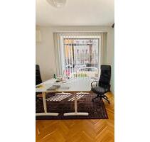 Heller Schreibtisch Büro Innenstadt München – ab sofort!
