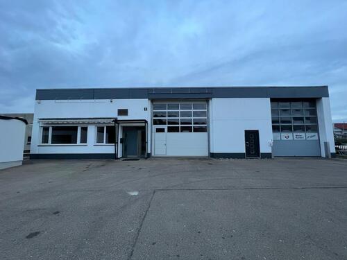 Foto - Halle, Lagerhalle, Gewerbehalle, Garage. Werkstatt, Büro