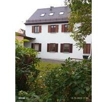 Wohnhaus mit 3 Wohnungen, Garagenbungalow, Holzgartenhütte - Augsburg Oberhausen