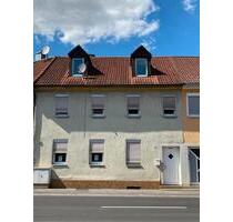 Wohnhaus mit Scheune und Innenhof - Bad Königshofen im Grabfeld