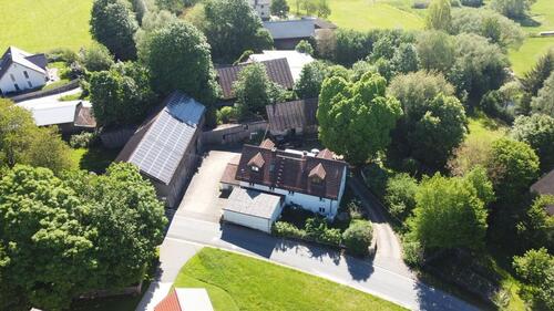 Foto - Historischer Bauernhof mit Dreiseithof und Stadel